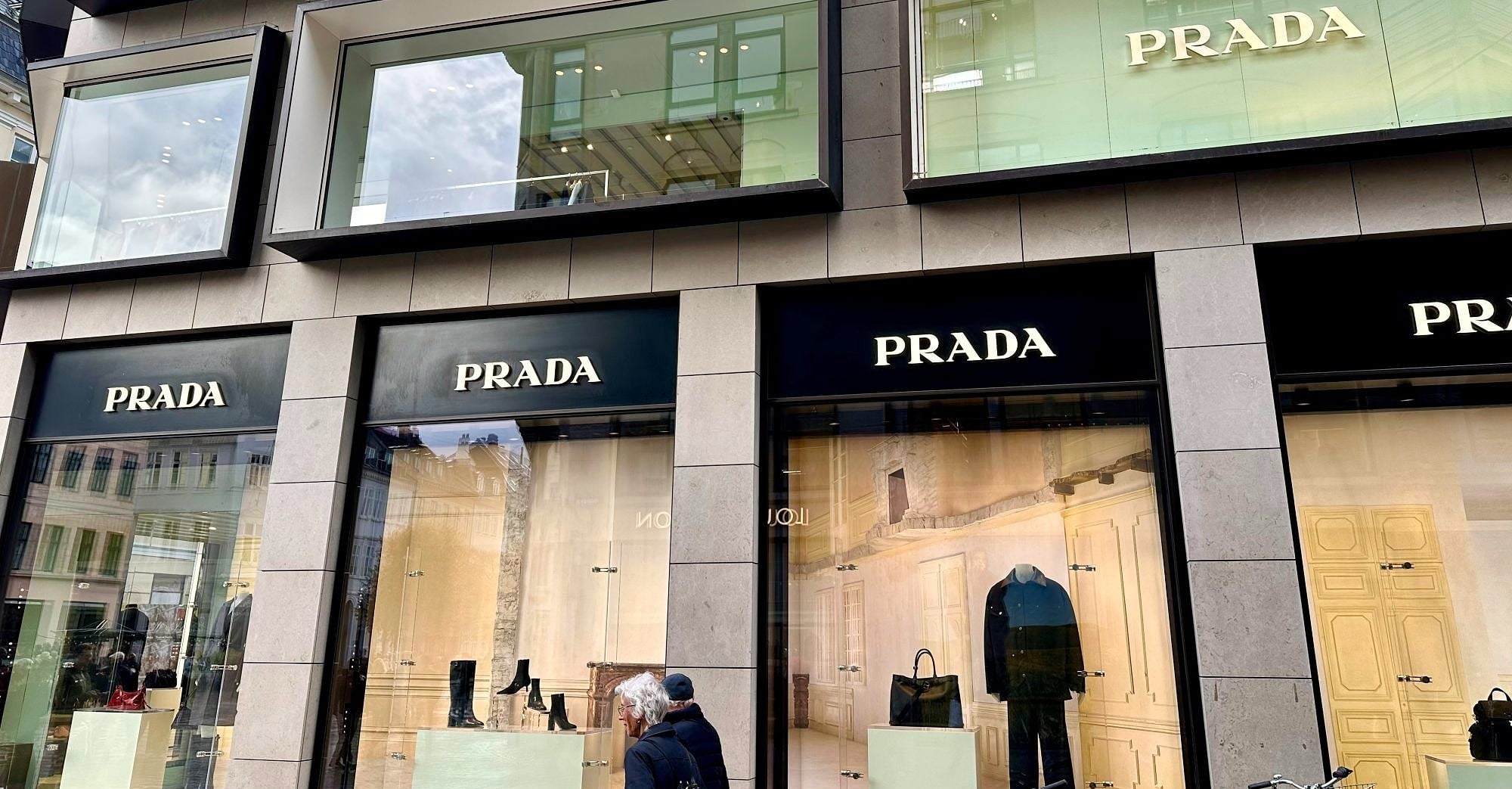 Prada - How An Italian Family Business Built An Iconic Luxury Brand - Martin Roll